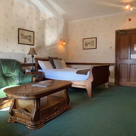 St Mary'S Hotel Golf & Country Club Pencoed Bagian luar foto