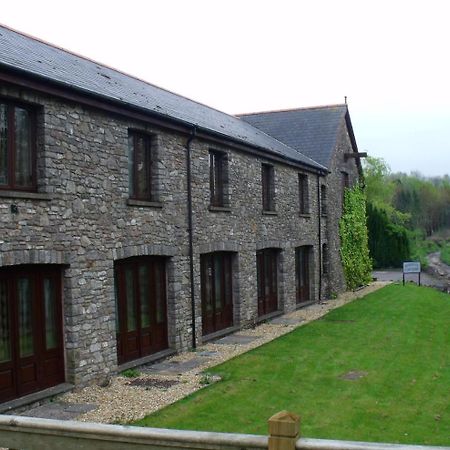 St Mary'S Hotel Golf & Country Club Pencoed Bagian luar foto