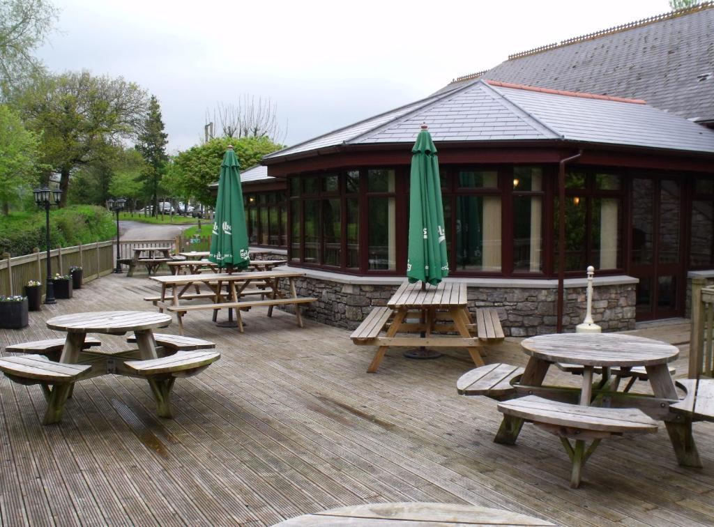 St Mary'S Hotel Golf & Country Club Pencoed Bagian luar foto