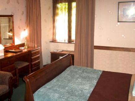 St Mary'S Hotel Golf & Country Club Pencoed Bagian luar foto