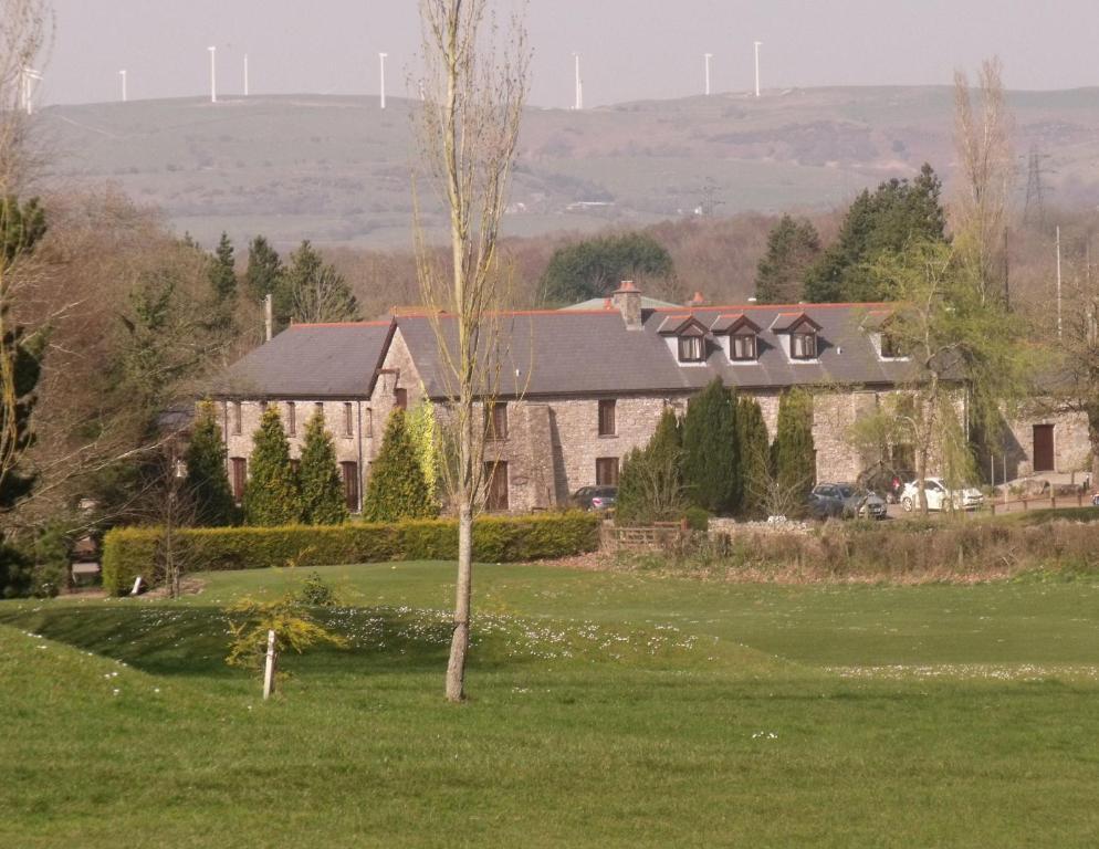 St Mary'S Hotel Golf & Country Club Pencoed Bagian luar foto