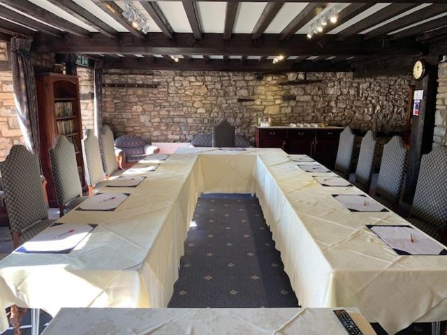 St Mary'S Hotel Golf & Country Club Pencoed Bagian luar foto