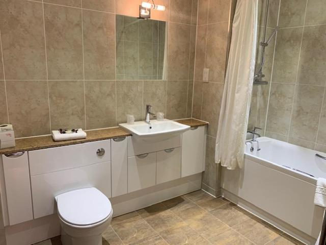 St Mary'S Hotel Golf & Country Club Pencoed Bagian luar foto